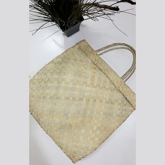 Large Straw Tote - Picture 1 of 2